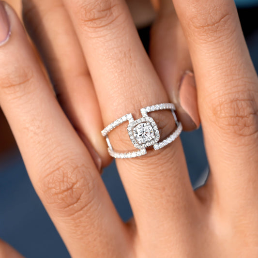 1.024 CT Round Cut Colorless Engagement Ring