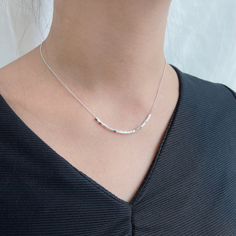 Movable Cubic Necklace