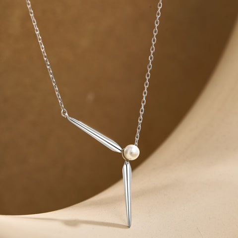 Minimal Pearl Necklace