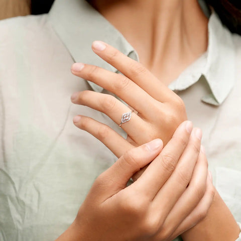 Leaf Flow Delicate Ring