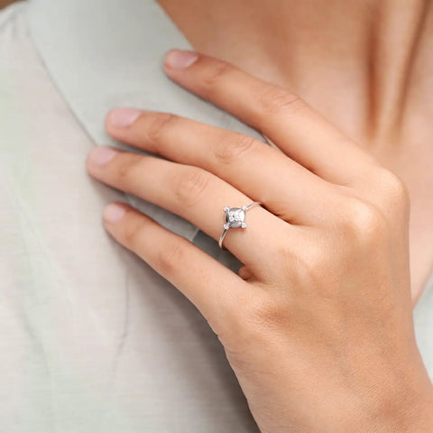 Daisy Whisper Minimal Ring