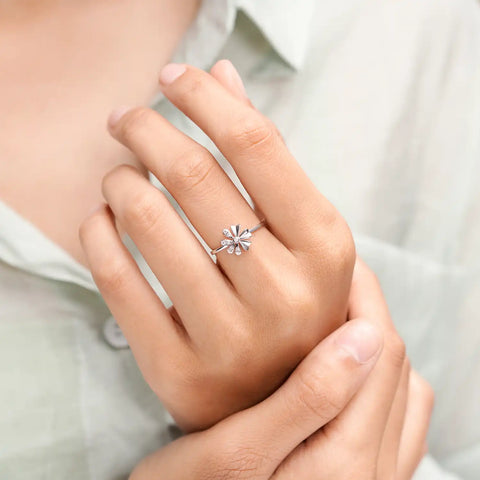 Daisy Gleam Delicate Ring