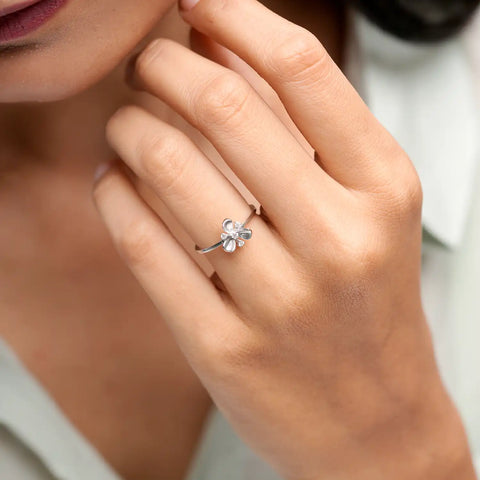 Petal Kiss Delicate Ring