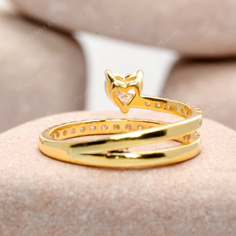 0.908 CT Heart, Round Cut Colorless Engagement Ring