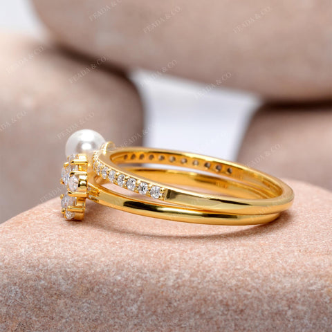 Pearl 0.826 CT Round, Pear Cut Colorless Pearl Engagement Ring