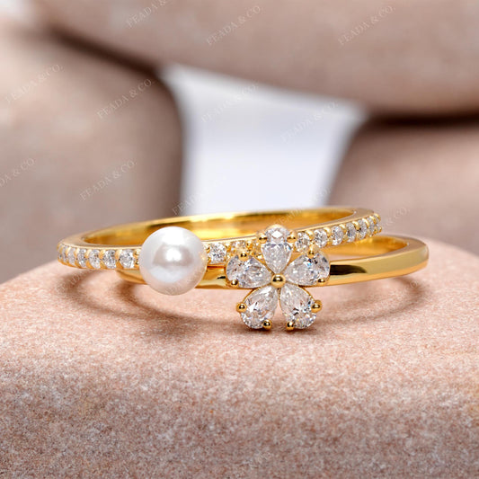 Pearl 0.826 CT Round, Pear Cut Colorless Pearl Engagement Ring