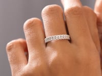 0.896 CT Round Cut Colorless Engagement Ring