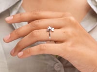 Flora Glow Delicate Ring