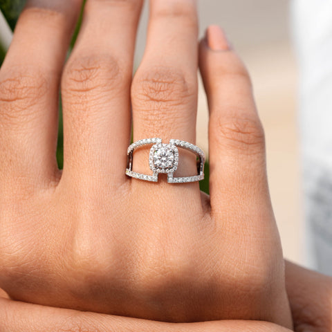 1.024 CT Round Cut Colorless Engagement Ring