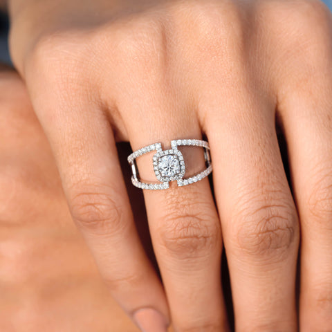 1.024 CT Round Cut Colorless Engagement Ring