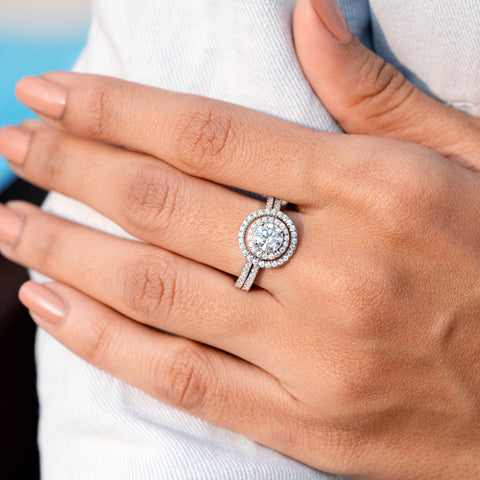 1.5 CT Round Cut Colorless Engagement Ring