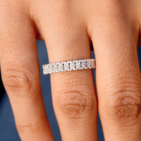 0.896 CT Round Cut Colorless Engagement Ring