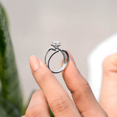 1.024 CT Round Cut Colorless Engagement Ring