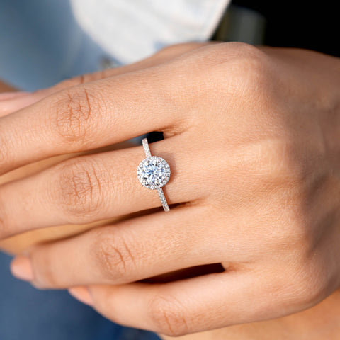 1.23 CT Round Cut Colorless Engagement Ring